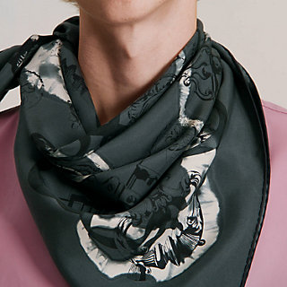 美品 ドゥーズィエムクラス Deuxieme Classe Cable Scarf ケーブルスカーフ/グレー【2400013855044】 Ferronnerie Plein Soleil scarf 80 - Grey | Hermès USA
